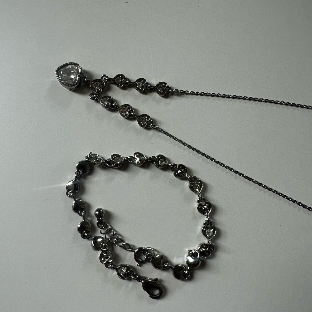 Avon Silver Heart Necklace and Bracelet Set - Picture 9 of 10